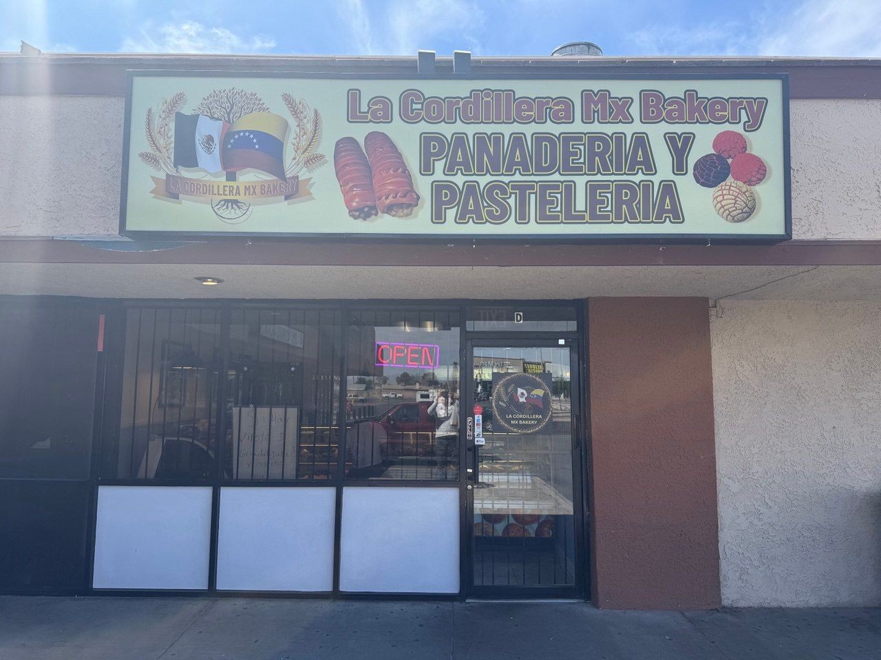 LA CORDILLERA BAKERY